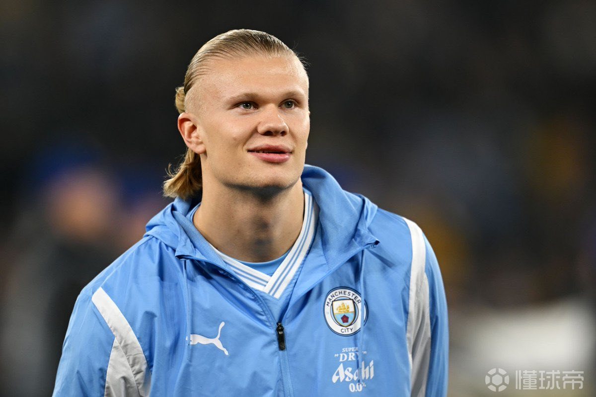 《女巨人游乐场》官方新截图：性感白丝狐妖践踏城市